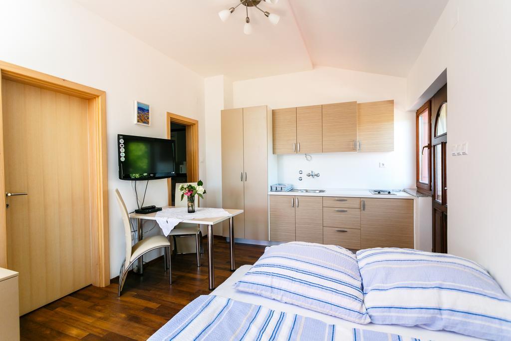 Apartments Josip Pinezići Chambre photo