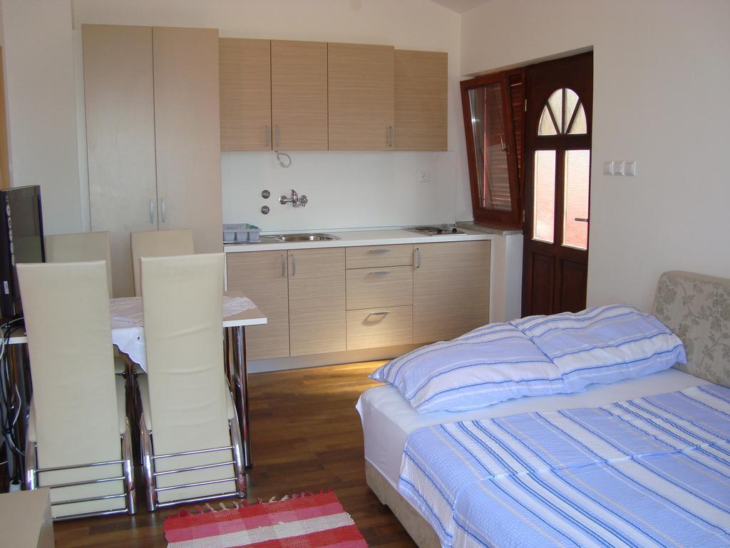Apartments Josip Pinezići Extérieur photo
